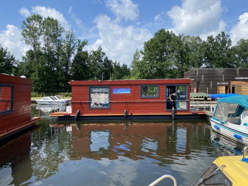 Hausboot Clearwater Yachtcharter in Rheinsberg