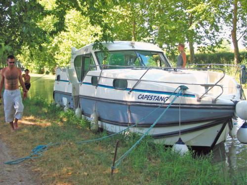 Hausboot Confort 1100 Yachtcharter in Plagny