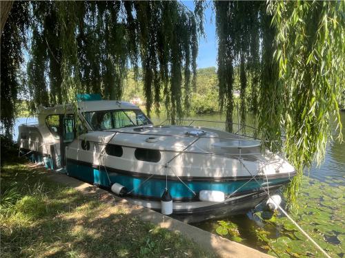 Houseboat Confort 1100 for rent in Grez Neuville