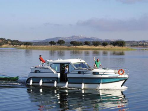Hausboot Confort 1100 Yachtcharter in Marina Saverne
