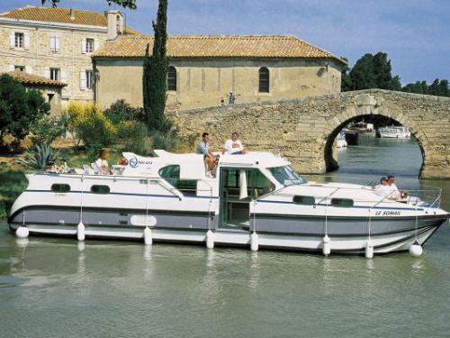 Hausboot Confort 1350 Yachtcharter in Marina Saverne
