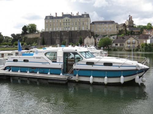 Houseboat Confort 1350 for rent in Sable sur Sarthe