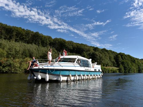 Houseboat Confort 1350 for rent in Grez Neuville