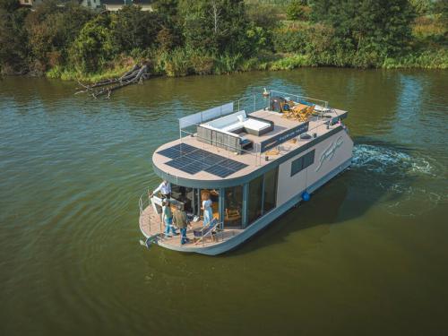 Houseboat Ritz-Carlton available for charter in Marina Buchholz
