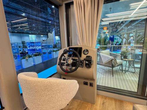 Houseboat Custom available for charter in Buchholz