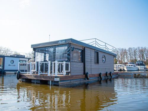 Houseboat Emster 1200 available for charter in Buchholz