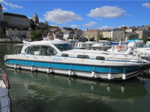 Houseboat Estivale Octo for charter in Grez Neuville