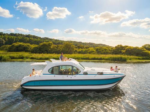Houseboat Estivale Quattro available for charter in Amieira