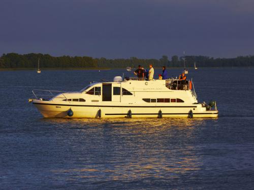 Hausboot Europa 600 chartern in Marina Morin