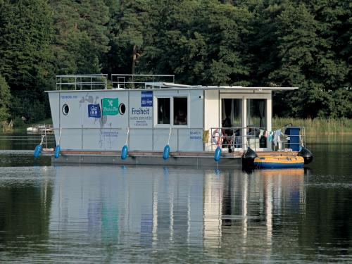 Houseboat Febomobil 1180 for charter in Rechlin