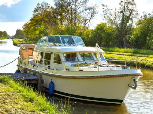 Houseboat Grand sturdy 34.9 available for charter in Joigny