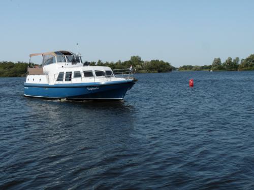 Houseboat Holiday 1300 available for charter in Akkrum