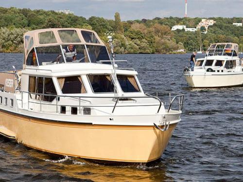 Hausboot Hollandia 1000 C chartern in Marina Bootscenter Keser