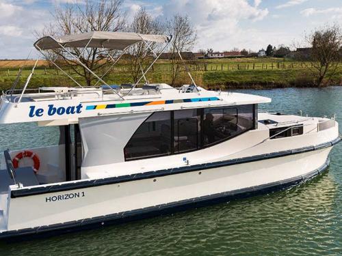 Houseboat Horizon 1 for hire in Carrick on Shannon