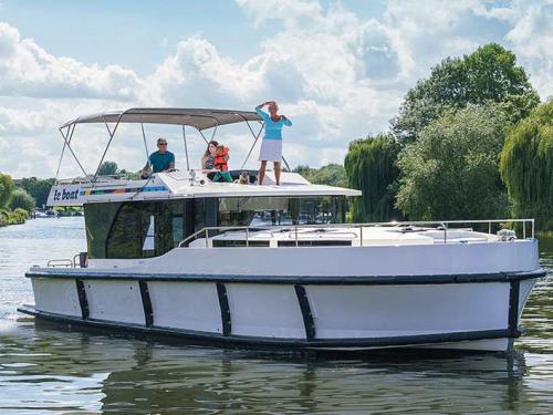 Houseboat Horizon 4 for rent in Rheinsberg