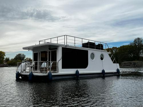 Hausboot Houseboat 4300 chartern in Buchholz