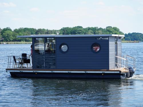 Hausboot Houseboat 4300 Yachtcharter in Lübz