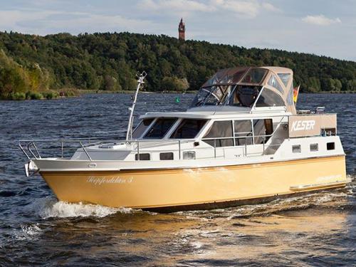 Houseboat Keser Hollandia 1100 C for rent in Marina Bootscenter Keser