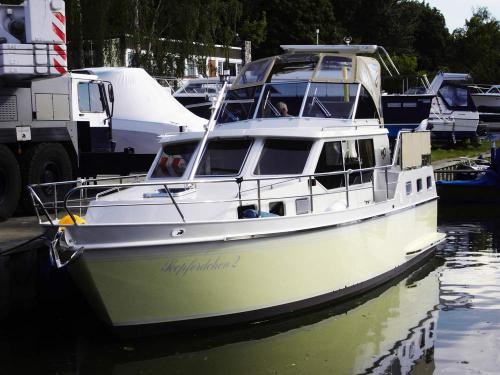 Houseboat Keser Hollandia 1100 C for rent in Marina Bootscenter Keser