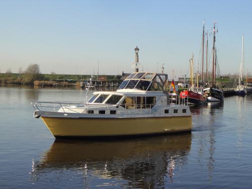 Houseboat Keser Hollandia 1200 C for hire in Marina Bootscenter Keser