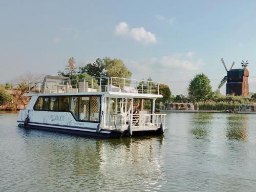 Hausboot Luxboot 47 chartern in Buchholz