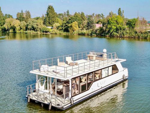 Hausboot Luxboot 47 Yachtcharter in Marina Buchholz