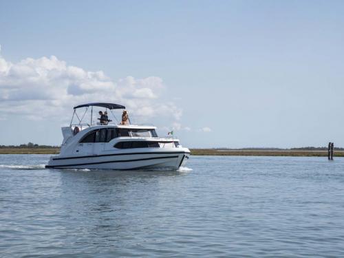 Houseboat Minuetto 6 for rent in Marina Casale sul Sile