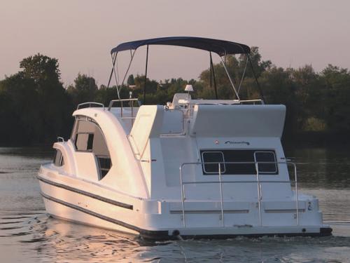 Houseboat Minuetto 8 available for charter in Casale sul Sile
