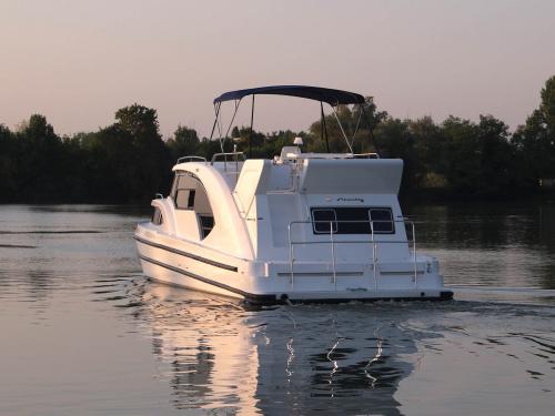 Houseboat Minuetto 8 available for charter in Casale sul Sile