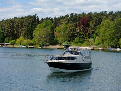 Hausboot Navigator 999 Yachtcharter in Waren