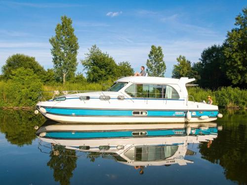 Hausboot Nicols 1160 Yachtcharter in Marina Sireuil