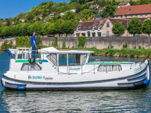 Hausboot Penichette 1020 Yachtcharter in Marina Morin