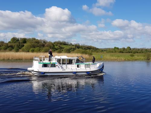 Houseboat Penichette 1165 FB available for charter in Port au Bois