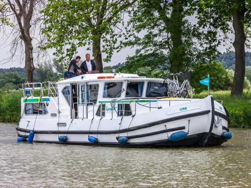 Houseboat Penichette 1180 for rent in Fuerstenberg