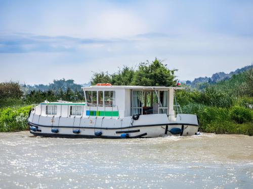 Houseboat Penichette 1260 available for charter in Argens Minervois