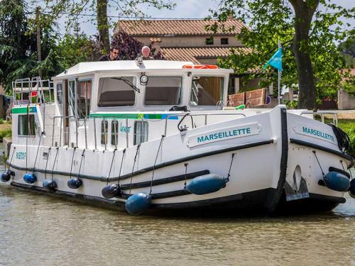 Houseboat Penichette 1400 available for charter in Marina Lattes