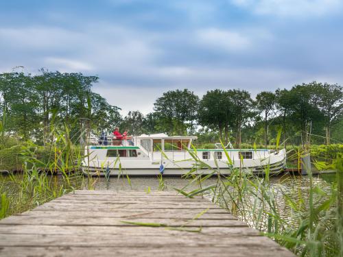 Hausboot Penichette 1400 chartern in Marina Babou