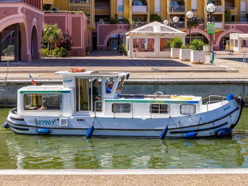 Houseboat Penichette 935 for rent in Lattes