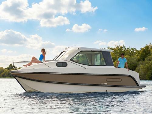 Houseboat Primo available for charter in Dole