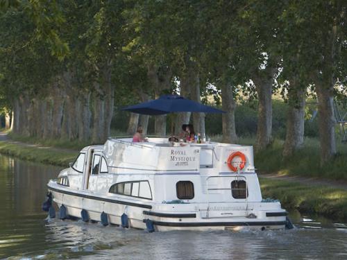 Hausboot Royal Mystique A Yachtcharter in Saint Jean de Losne
