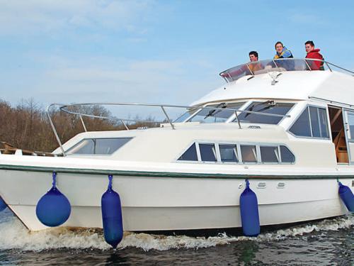 Houseboat Shannon Star for rent in Carrick on Shannon