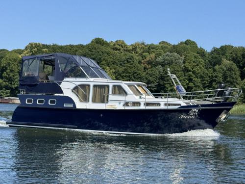Hausboot Skiron 35 Yachtcharter in Malchow Hausboot Skiron 35 Yachtcharter in Malchow