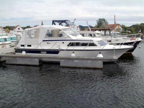 Hausboot Succes Marco 860 Yachtcharter in Müritz Marina Waren