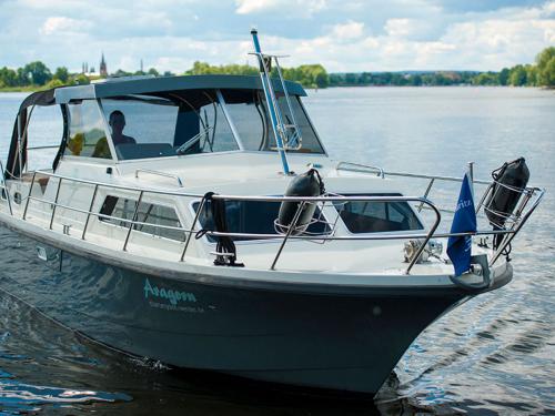 Hausboot Succes Marco 860 Deluxe Hardtop Yachtcharter in Yachthafen Maremüritz