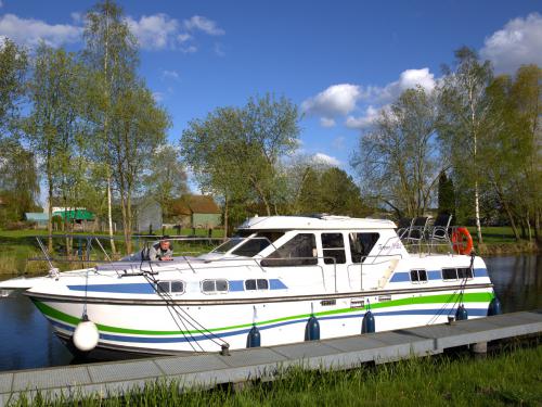 Hausboot Tarpon 37 DP Yachtcharter in Lübz