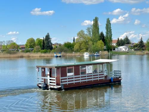 Hausboot TS1000 Yachtcharter in Marina Beetzsee