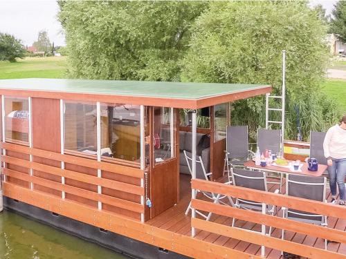 Houseboat TS1000 available for charter in Buchholz