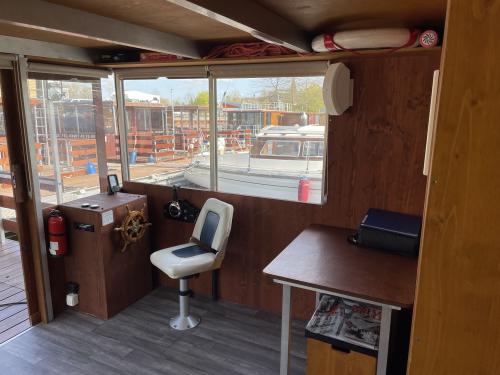 Hausboot TS1000 chartern in Yachthafen Neustrelitz