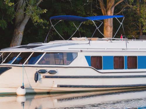 Houseboat Vision 3 available for charter in Carrick on Shannon