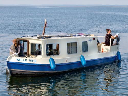 Houseboat Welle for hire in Rechlin